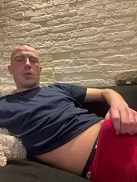 Rotteei1 online show from March 8, 2026, 7:33 am