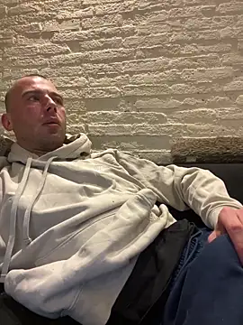 Rotteei1 online show from March 10, 2026, 8:29 am