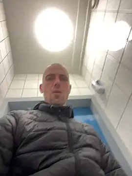 Rotteei1 online show from November 10, 2025, 2:44 pm