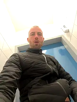 Rotteei1 online show from November 19, 2025, 9:42 am