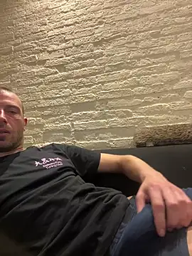 Rotteei1 online show from March 18, 2026, 8:39 am