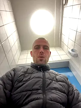 Rotteei1 online show from November 14, 2025, 12:31 pm