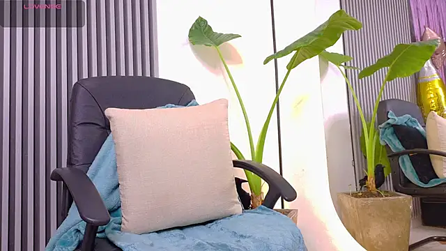 SelenaAbatti  online show from October 25, 2025, 5:50 am