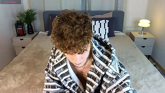 Snapshot of crisp1n chatting on February 18, 2026, 4:21 am crisp1n online show from February 18, 2026, 4:21 am