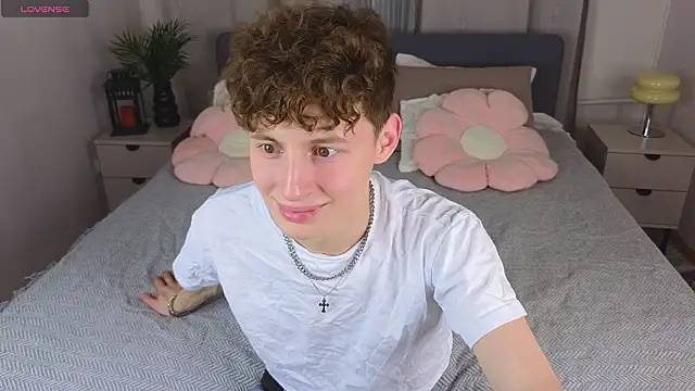 Snapshot of crisp1n chatting on February 9, 2026, 2:09 am crisp1n online show from February 9, 2026, 2:09 am