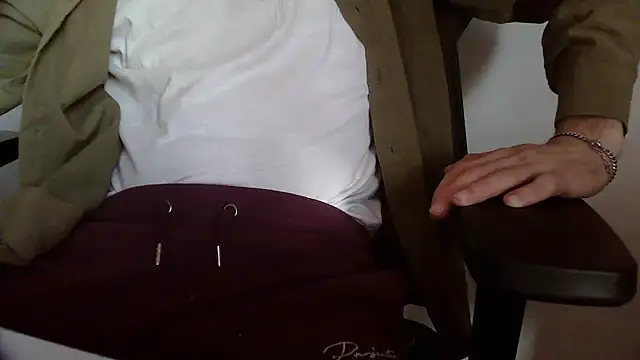 Snapshot of topg84 chatting on April 25, 2026, 4:48 pm topg84 online show from April 25, 2026, 4:48 pm