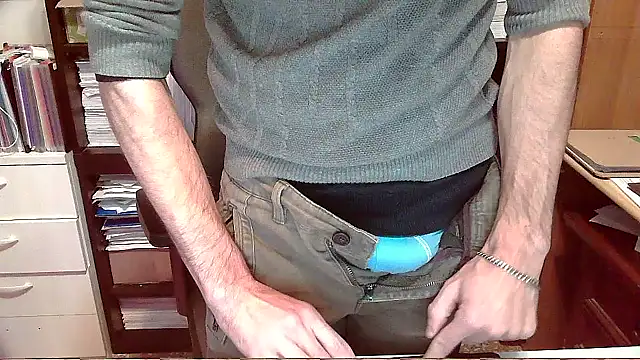 Snapshot of topg84 chatting on November 11, 2025, 6:14 pm topg84 online show from November 11, 2025, 6:14 pm