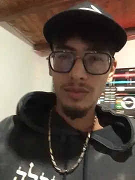 Snapshot of tian_doyt69 chatting on February 10, 2026, 4:33 am tian doyt69 online show from February 10, 2026, 4:33 am