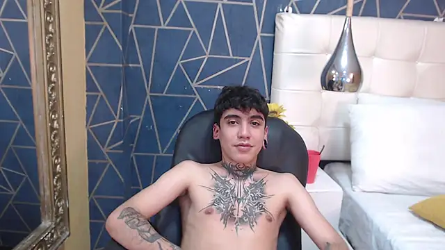 SantiOlsen online show from November 2, 2025, 3:44 am