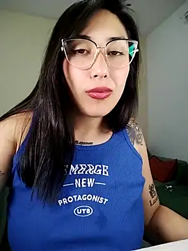 Snapshot of Chinitaaa28 chatting on November 2, 2025, 3:22 am Chinitaaa28 online show from November 2, 2025, 3:22 am