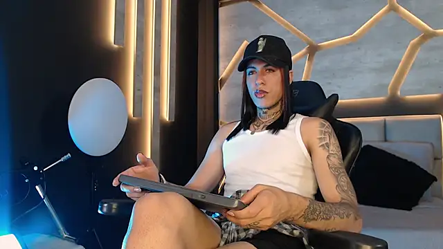 ArohomLester online show from December 14, 2025, 5:18 pm