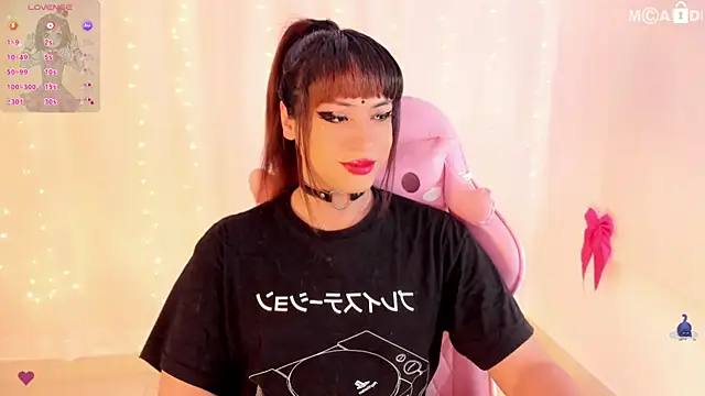 Snapshot of SeraphineSup chatting on November 12, 2025, 1:32 am SeraphineSup online show from November 12, 2025, 1:32 am