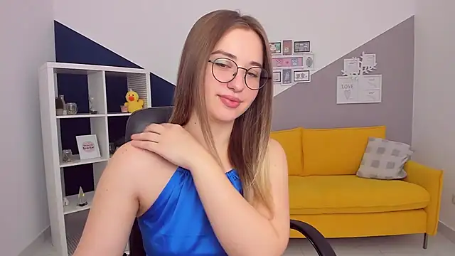 HazelWhityy online show from March 19, 2026, 5:40 am