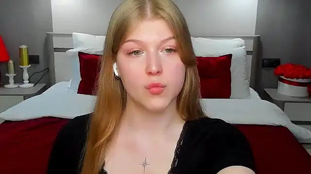 Snapshot of Stella_Light chatting on May 13, 2026, 6:37 pm Stella Light online show from May 13, 2026, 6:37 pm