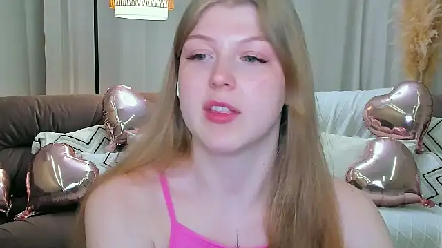 Stella Light online show from April 3, 2026, 7:20 pm