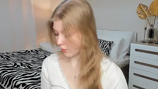 Snapshot of Stella_Light chatting on May 3, 2026, 4:39 am Stella Light online show from May 3, 2026, 4:39 am