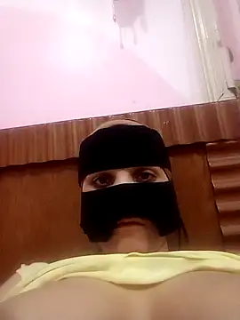 Snapshot of SandyAmr chatting on April 22, 2026, 2:02 pm SandyAmr online show from April 22, 2026, 2:02 pm