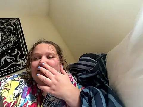 Scarletcum22 online show from April 19, 2026, 2:18 pm