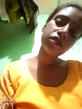 Snapshot of Rutika-G chatting on October 26, 2025, 12:33 am Rutika-G online show from October 26, 2025, 12:33 am