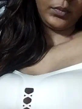 Snapshot of Aaliya_BigBoobs_1 chatting on July 12, 2026, 3:24 pm Aaliya BigBoobs 1 online show from July 12, 2026, 3:24 pm