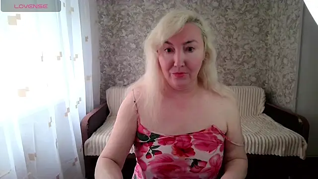 LadyKriss online show from May 29, 2026, 3:45 am