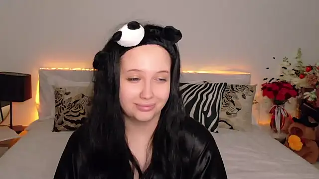 Snapshot of Felicia_Herceg chatting on October 31, 2025, 7:21 pm Felicia Herceg online show from October 31, 2025, 7:21 pm