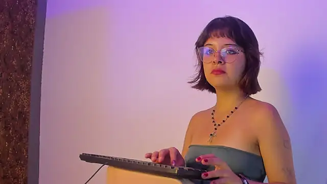 Ivy  storm online show from November 3, 2025, 4:43 pm