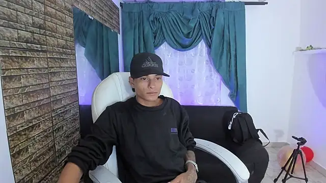 paul booy online show from November 19, 2025, 2:33 am