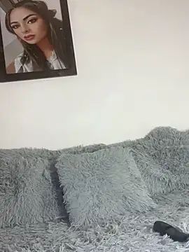 morenaQueen  online show from December 20, 2025, 7:28 pm