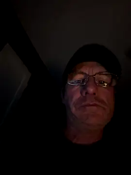 Kneetoe2025 online show from October 23, 2025, 3:49 am