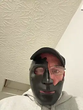 Kneetoe2025 online show from November 21, 2025, 8:46 am