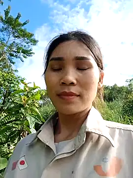 Bear bear0 online show from October 27, 2025, 2:01 am