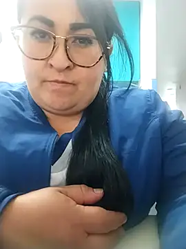 Snapshot of julitziI_09 chatting on November 17, 2025, 8:40 am julitziI 09 online show from November 17, 2025, 8:40 am