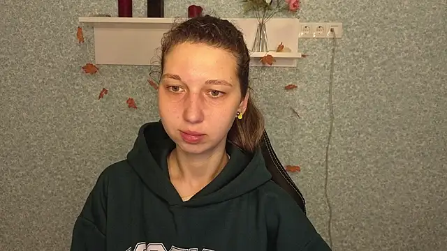 CuteEllii online show from November 27, 2025, 5:08 am