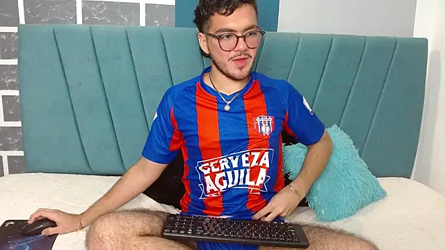 Snapshot of Zac_Golden chatting on December 5, 2025, 12:32 am Zac Golden online show from December 5, 2025, 12:32 am