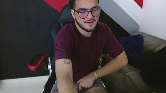 Snapshot of Zac_Golden chatting on December 19, 2025, 12:36 am Zac Golden online show from December 19, 2025, 12:36 am