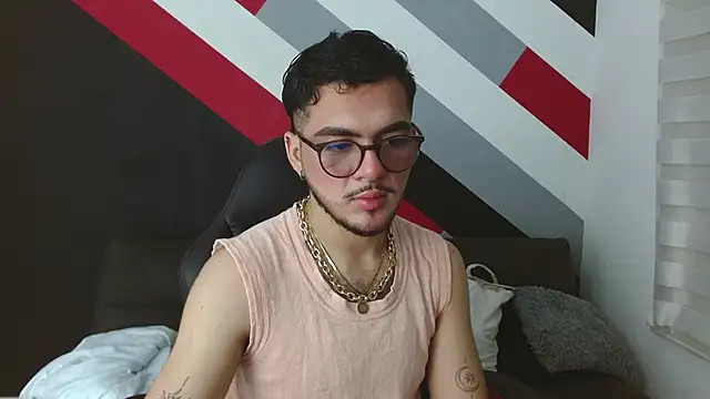 Snapshot of Zac_Golden chatting on November 19, 2025, 12:54 am Zac Golden online show from November 19, 2025, 12:54 am