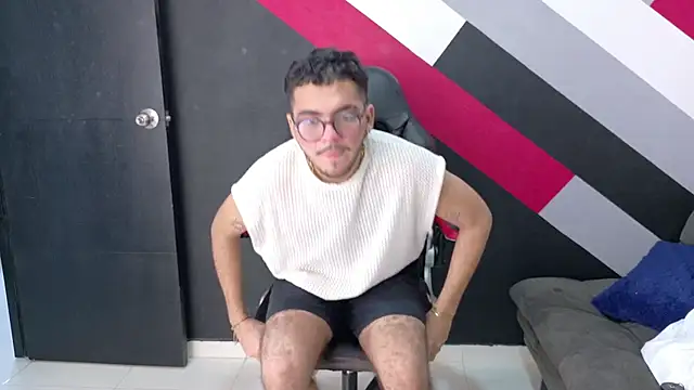 Snapshot of Zac_Golden chatting on December 15, 2025, 12:27 am Zac Golden online show from December 15, 2025, 12:27 am