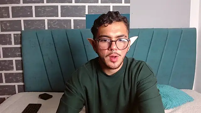 Snapshot of Zac_Golden chatting on December 2, 2025, 11:39 pm Zac Golden online show from December 2, 2025, 11:39 pm