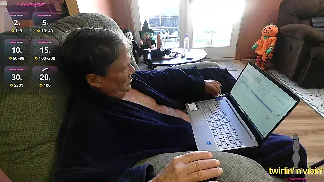 Snapshot of DoubleTrouble59 chatting on October 27, 2025, 4:41 pm DoubleTrouble59 online show from October 27, 2025, 4:41 pm