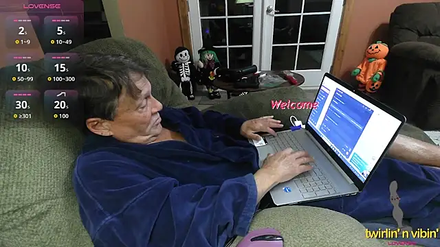 Snapshot of DoubleTrouble59 chatting on October 27, 2025, 4:35 am DoubleTrouble59 online show from October 27, 2025, 4:35 am