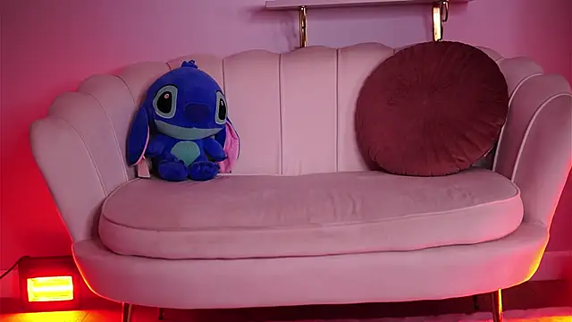 LaraSynn online show from February 8, 2026, 3:15 am