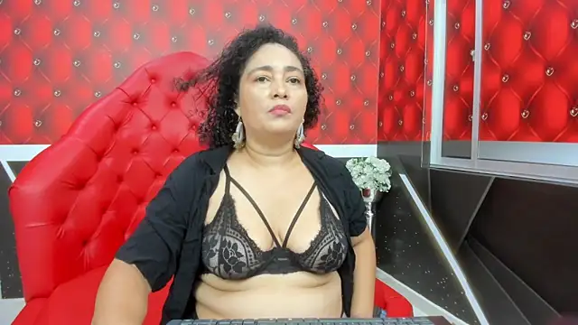 Snapshot of Bianca_Millf chatting on February 26, 2026, 3:39 am Bianca Millf online show from February 26, 2026, 3:39 am