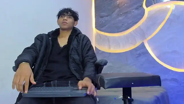 Sex Boy 33  online show from November 14, 2025, 3:43 am