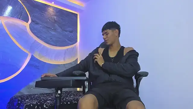 Sex Boy 33  online show from November 30, 2025, 4:57 am