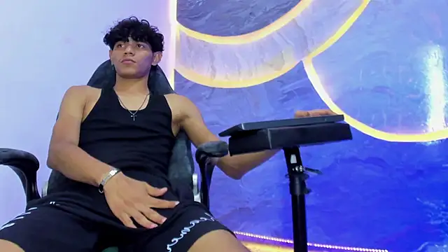 Sex Boy 33  online show from November 7, 2025, 3:55 am