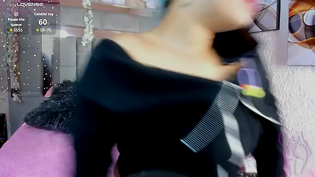 Snapshot of Cristall_ravven chatting on November 18, 2025, 7:39 pm Cristall ravven online show from November 18, 2025, 7:39 pm