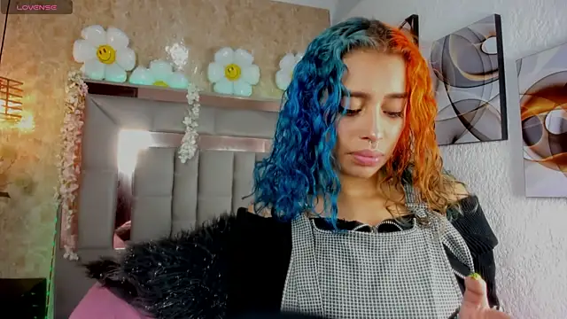 Snapshot of Cristall_ravven chatting on November 25, 2025, 3:12 pm Cristall ravven online show from November 25, 2025, 3:12 pm