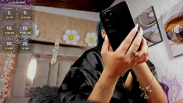 Snapshot of Cristall_ravven chatting on December 18, 2025, 3:05 pm Cristall ravven online show from December 18, 2025, 3:05 pm