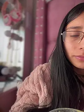 Violeet-Smith online show from April 15, 2026, 7:58 pm